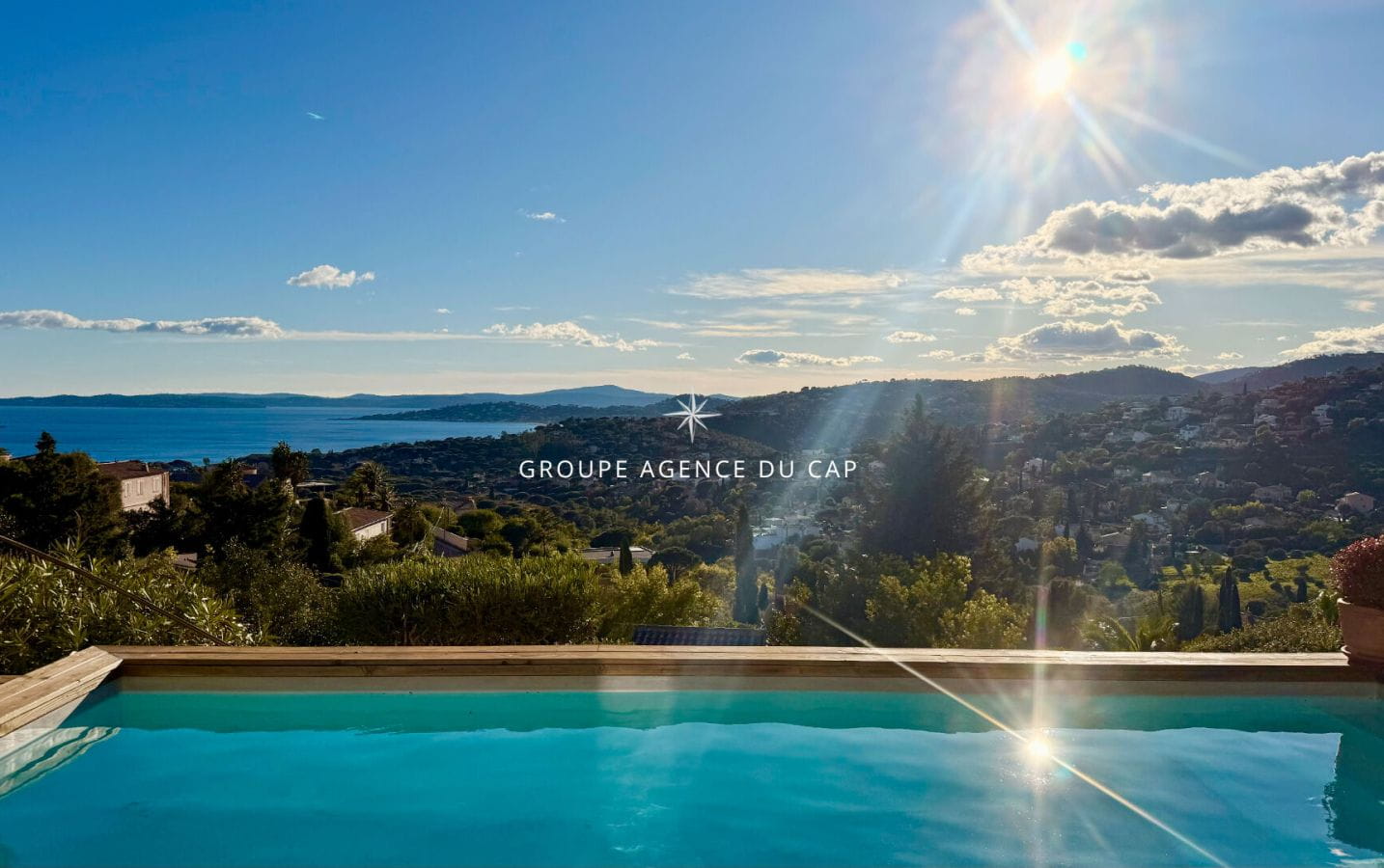 VUE MER SUR LE GOLFE DE SAINT TROPEZ VILLA DE CHARME AVEC PISCINE, AUX ISSAMBRES Image 1