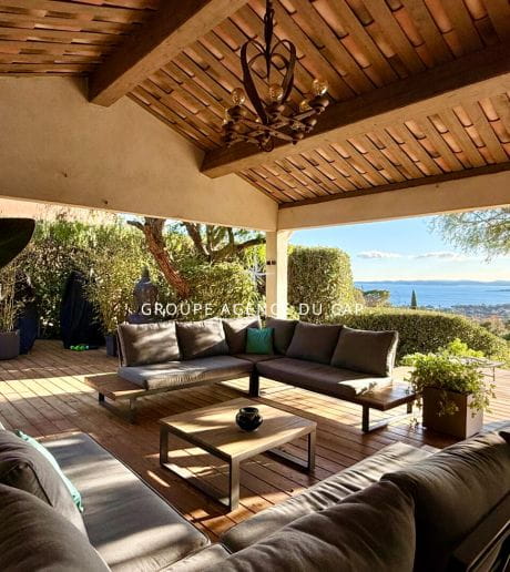 VUE MER SUR LE GOLFE DE SAINT TROPEZ VILLA DE CHARME AVEC PISCINE, AUX ISSAMBRES