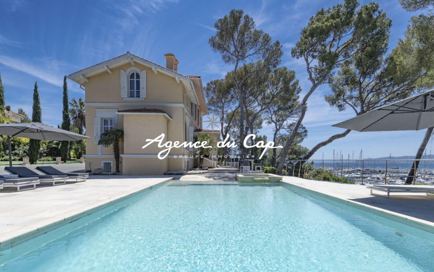 VILLA DE CARACTERE SUR LE PORT SANTA LUCIA VUE MER TOUT A PIED AVEC PISCINE A SAINT RAPHAEL Image 0