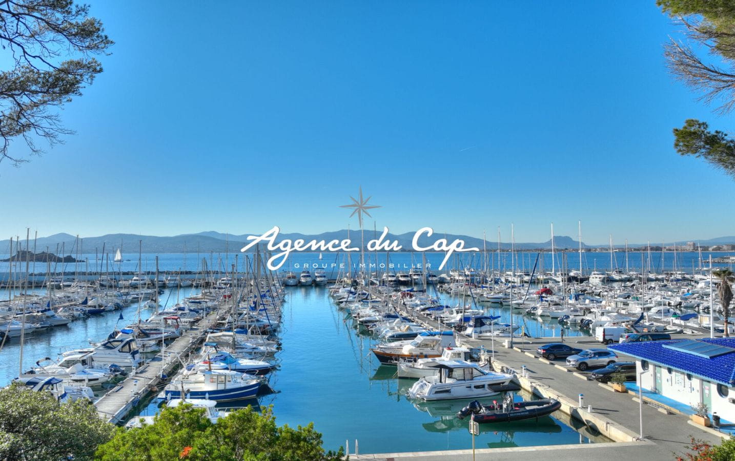 VILLA DE CARACTERE SUR LE PORT SANTA LUCIA VUE MER TOUT A PIED AVEC PISCINE A SAINT RAPHAEL Image 2