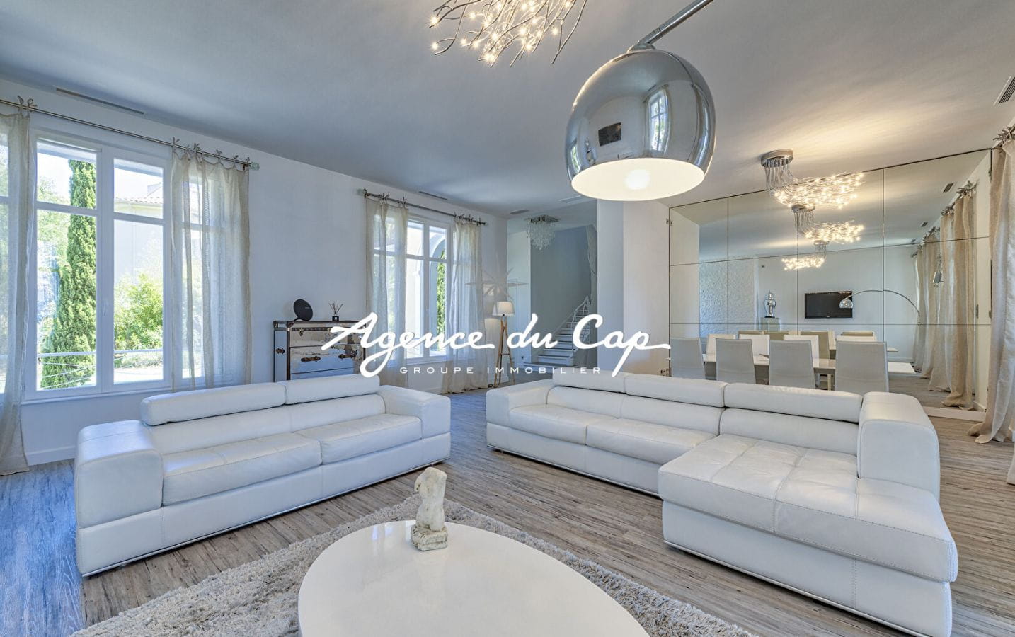 VILLA DE CARACTERE SUR LE PORT SANTA LUCIA VUE MER TOUT A PIED AVEC PISCINE A SAINT RAPHAEL Image 6