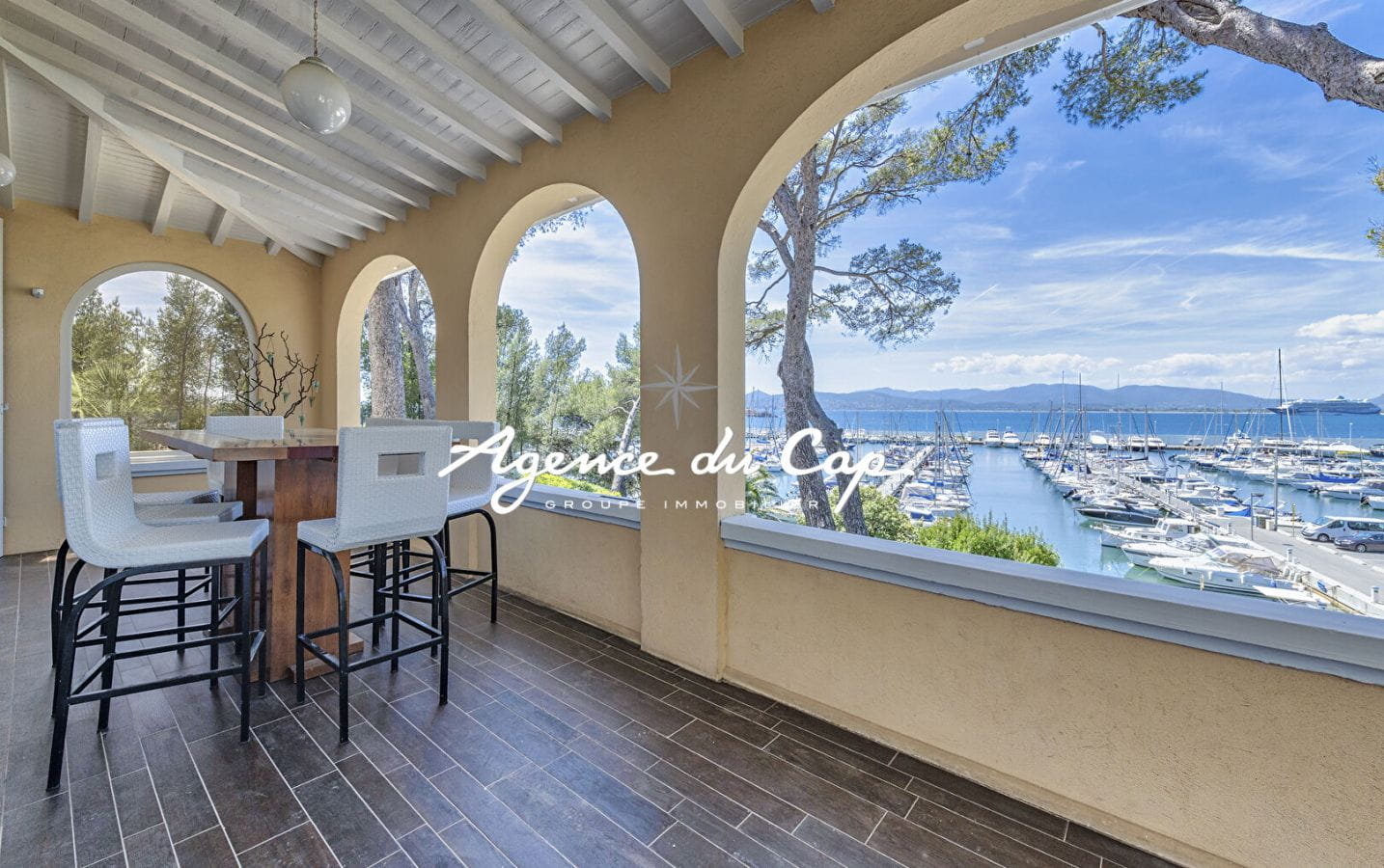 VILLA DE CARACTERE SUR LE PORT SANTA LUCIA VUE MER TOUT A PIED AVEC PISCINE A SAINT RAPHAEL Image 7