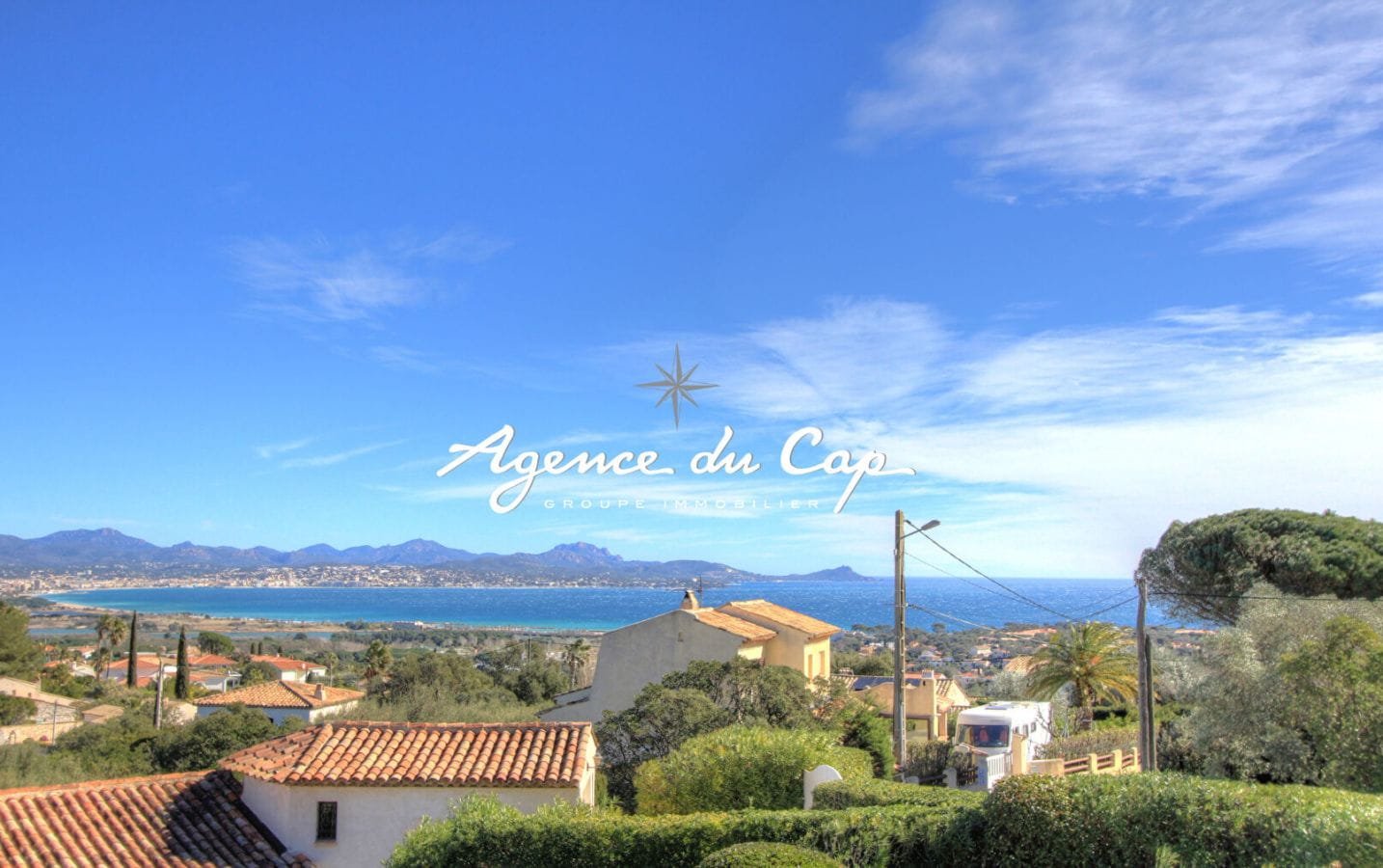 SAINT AYGULF  VILLA 7 PIECES 5 CHAMBRES PISCINE VUE MER Image 1