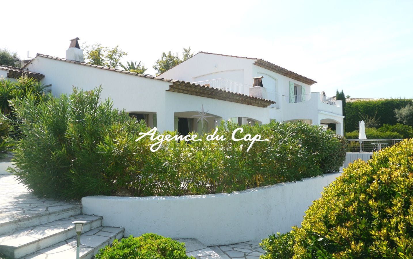 SAINT AYGULF  VILLA 7 PIECES 5 CHAMBRES PISCINE VUE MER Image 0