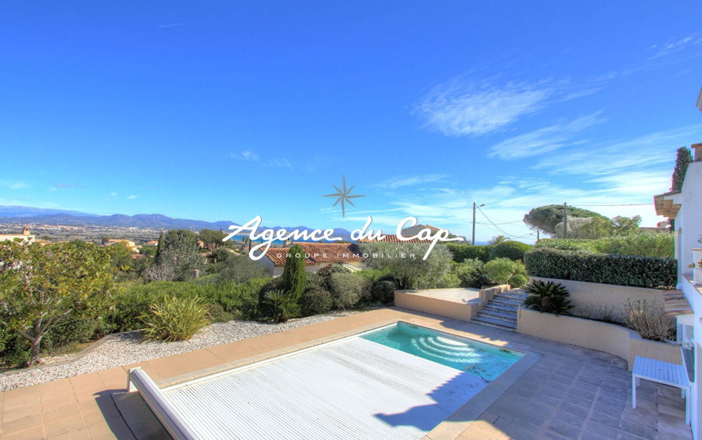 SAINT AYGULF  VILLA 7 PIECES 5 CHAMBRES PISCINE VUE MER Image 3