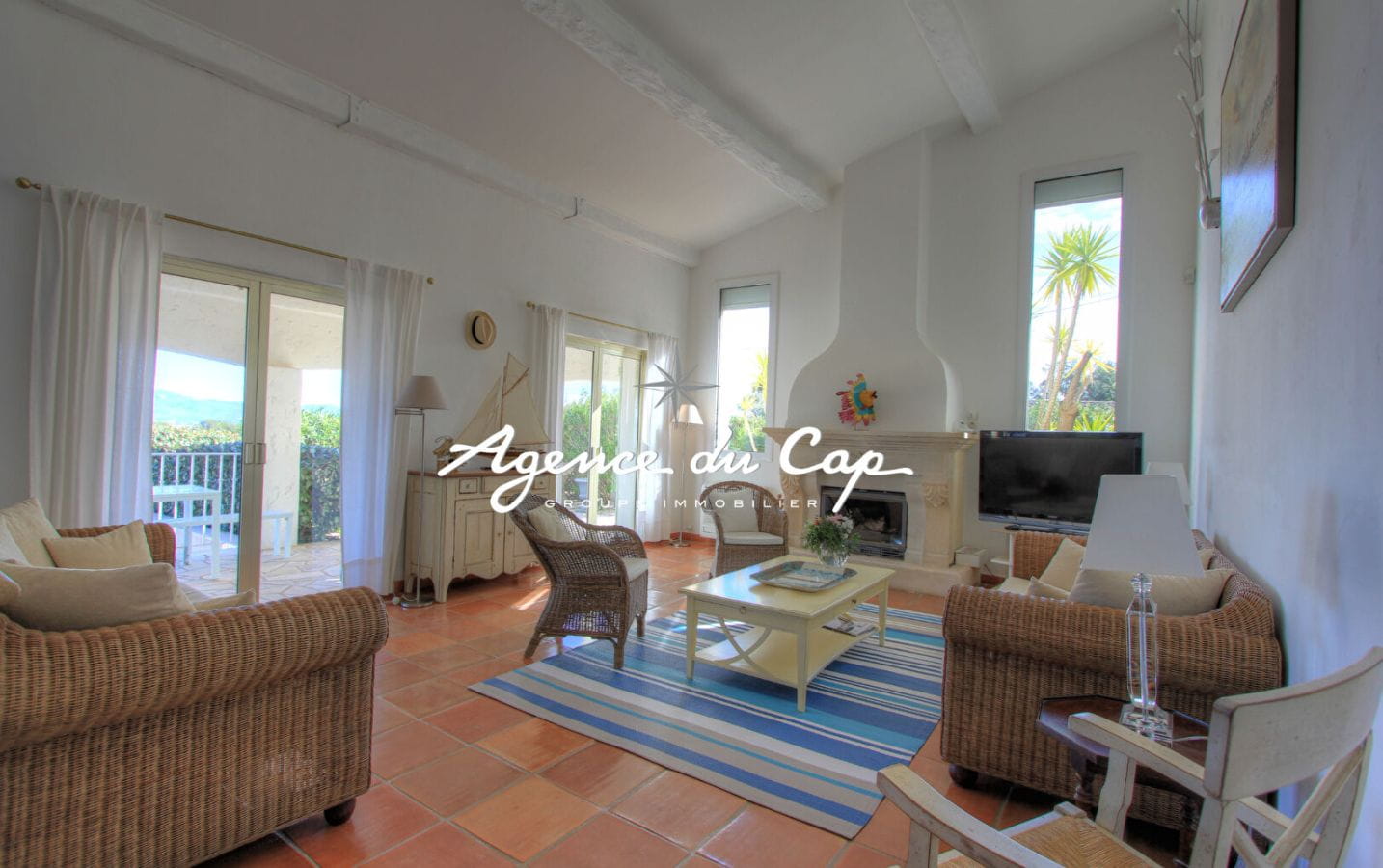 SAINT AYGULF  VILLA 7 PIECES 5 CHAMBRES PISCINE VUE MER Image 4