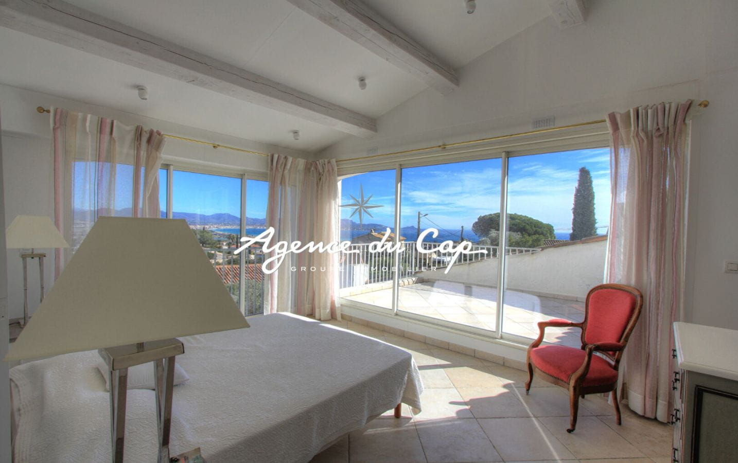 SAINT AYGULF  VILLA 7 PIECES 5 CHAMBRES PISCINE VUE MER Image 9