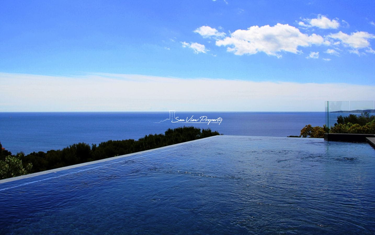 VILLA 380M² CONTEMPORAINE 8 PIECES AVEC VUE MER PANORAMIQUE, GARAGE DOUBLE, PISCINE MOBILE AUX ISSAMBRES Image 0