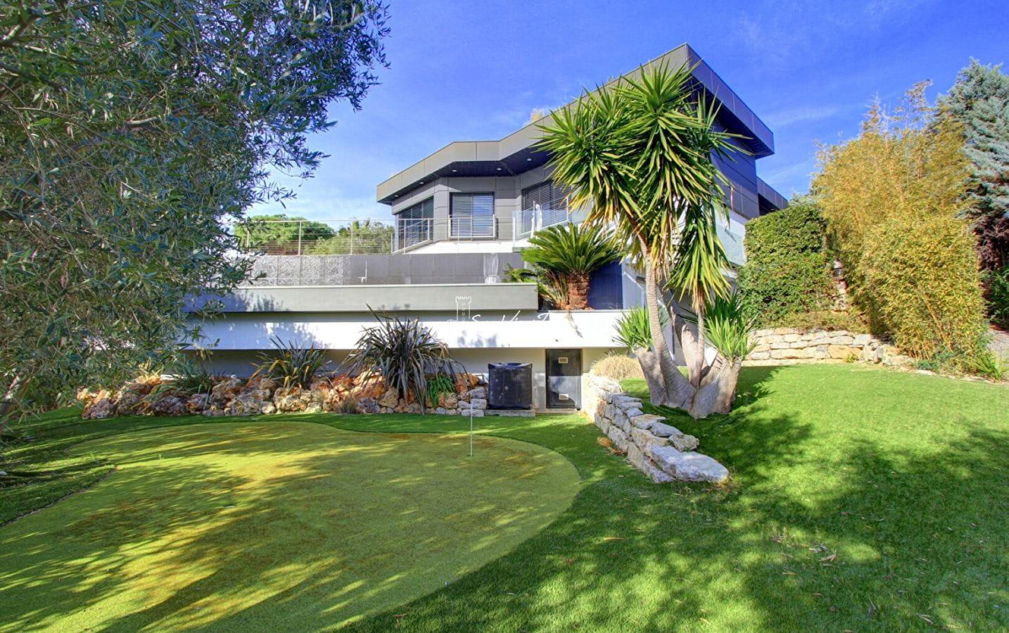 VILLA 380M² CONTEMPORAINE 8 PIECES AVEC VUE MER PANORAMIQUE, GARAGE DOUBLE, PISCINE MOBILE AUX ISSAMBRES Image 2