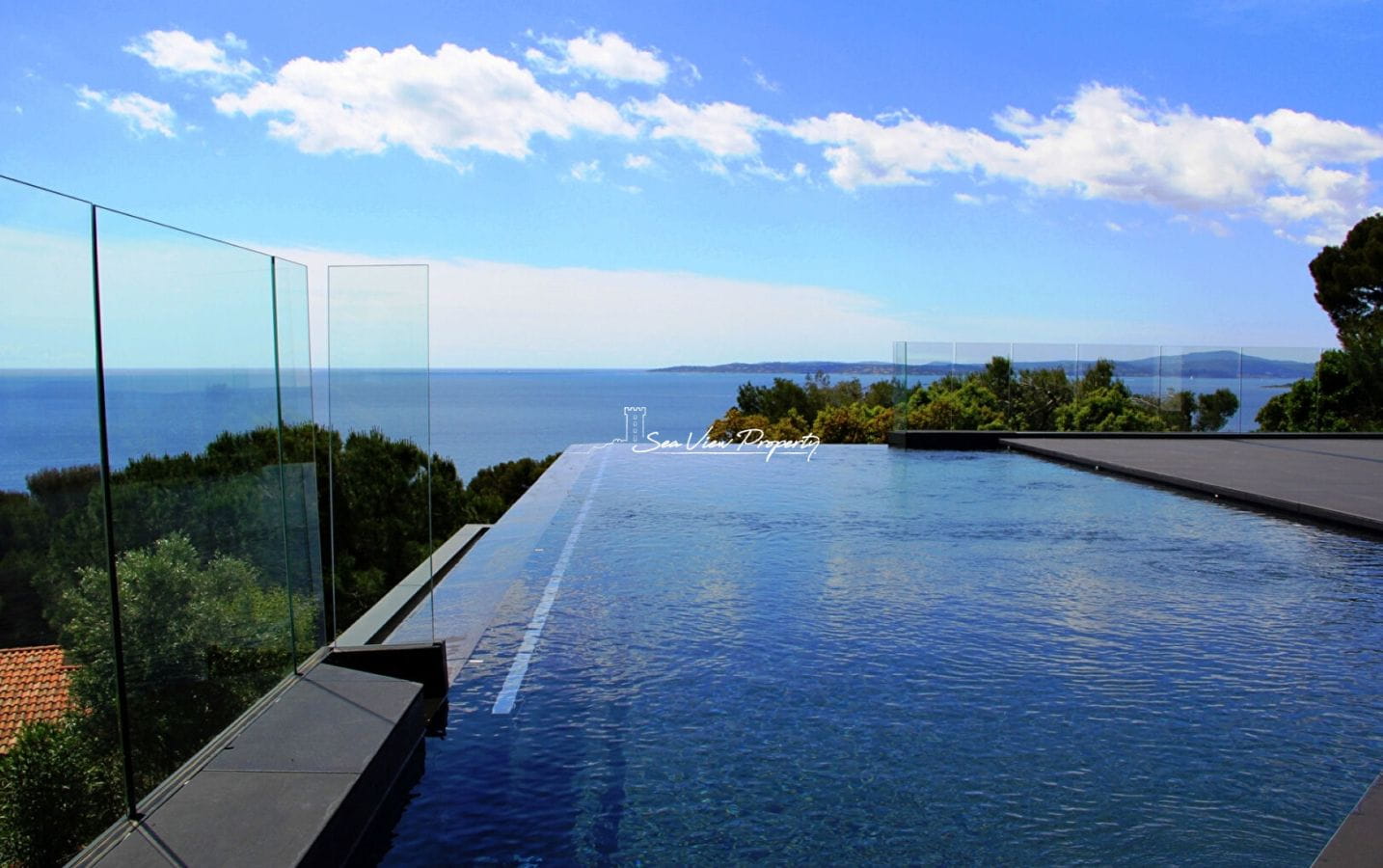 VILLA 380M² CONTEMPORAINE 8 PIECES AVEC VUE MER PANORAMIQUE, GARAGE DOUBLE, PISCINE MOBILE AUX ISSAMBRES Image 3