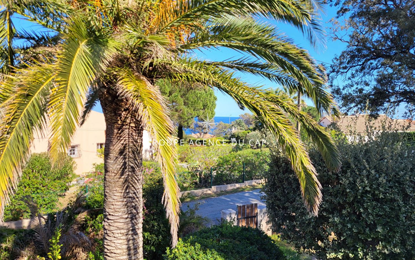 NEW 100sqm APARTMENT, SHARED POOL, QUIET LOCATION IN LES ISSAMBRES Image 0