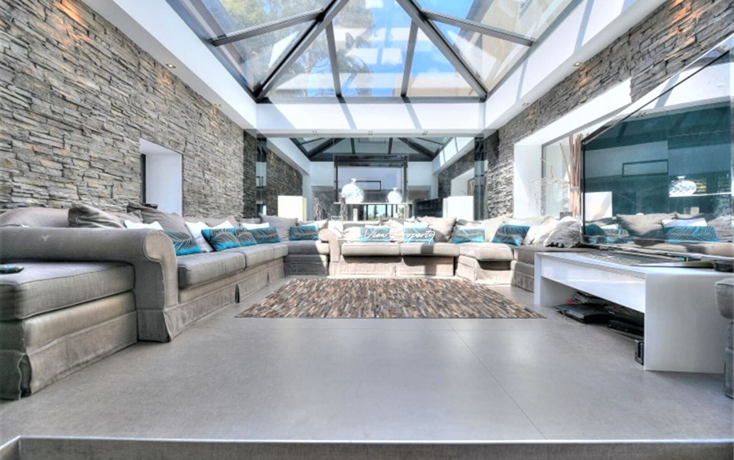 Off Market: Contemporary Sea View Villa In Saint Raphael Image 1