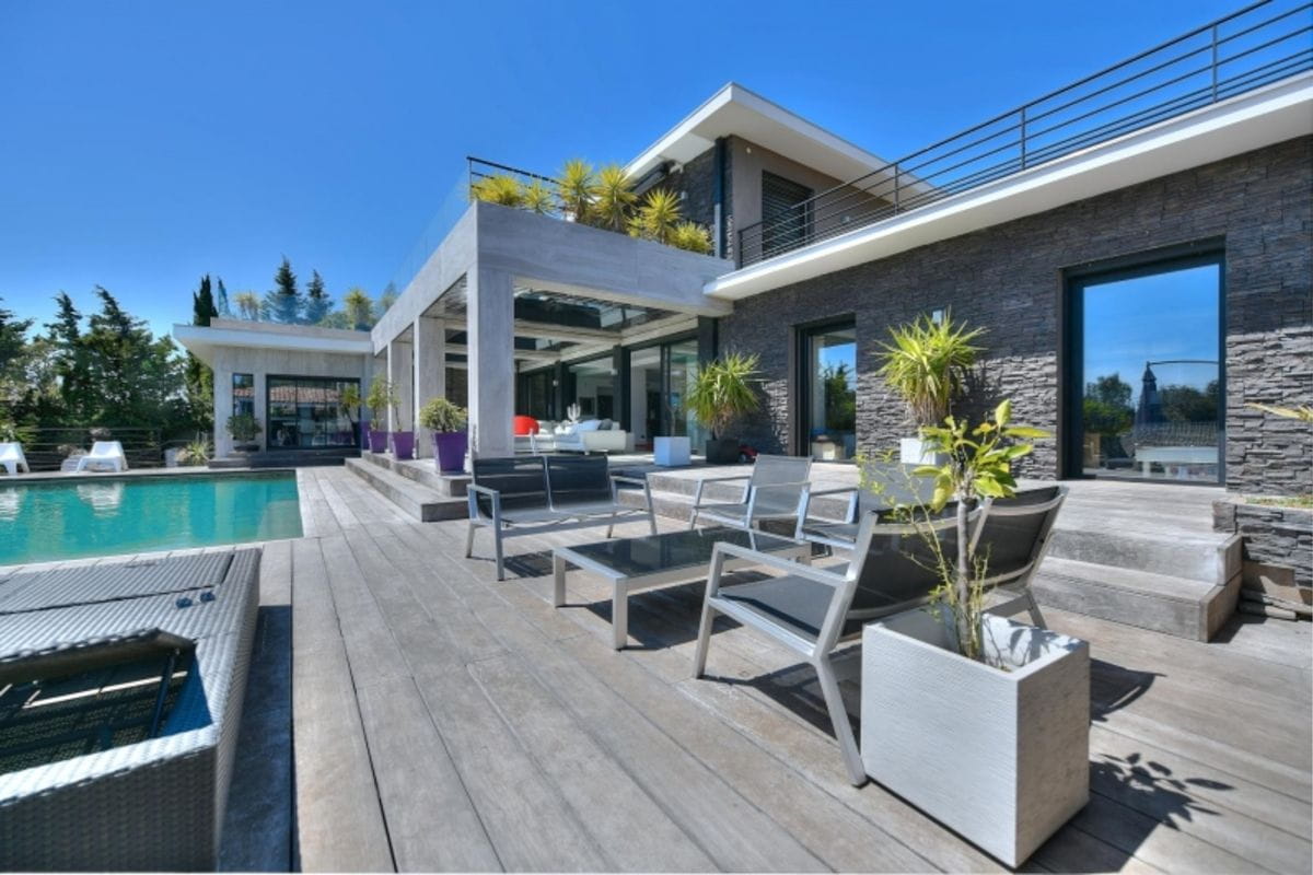 Off Market: Contemporary Sea View Villa In Saint Raphael Image 4