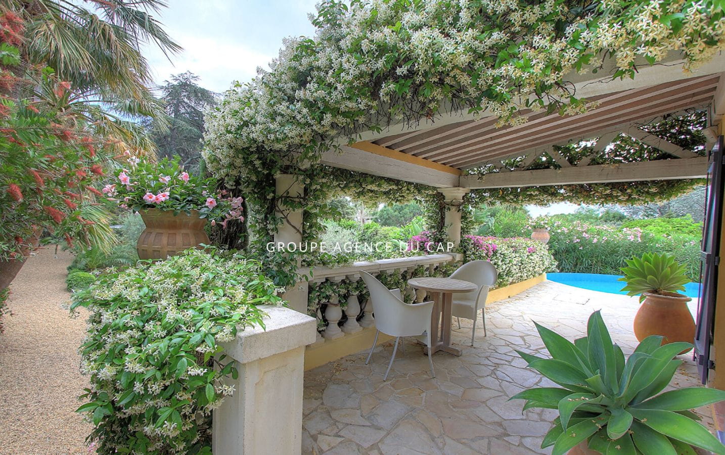 VILLA DE CHARME 140M²  4 PIÈCES TERRAIN PLAT, PISCINE ET GARAGE DOUBLE, PROCHE DES PLAGES DES ISSAMBRES Image 2
