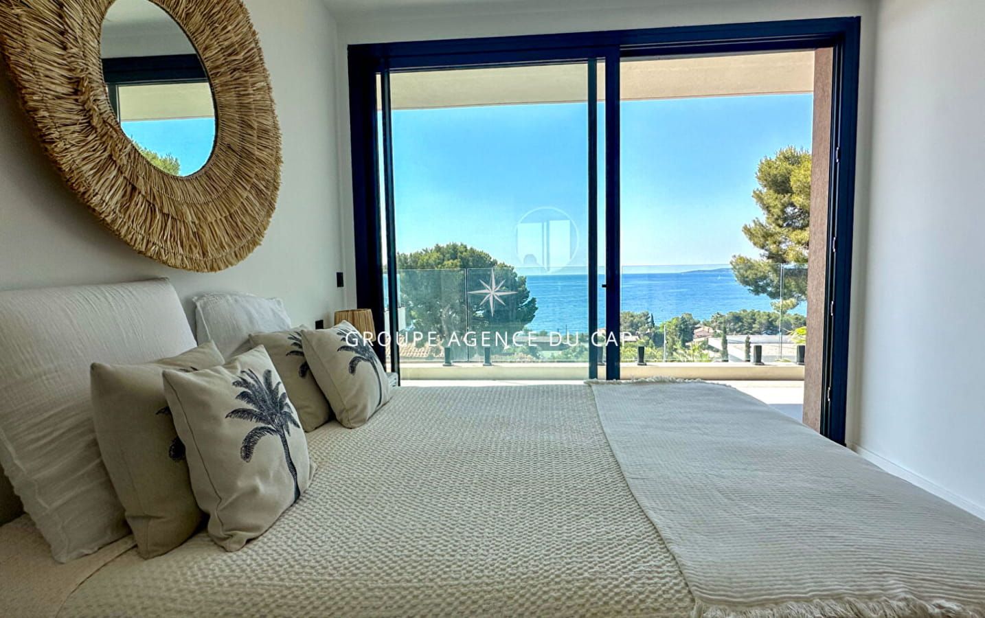 À VENDRE VILLA CONTEMPORAINE DE 350M² 8 PIÈCES AVEC VUE MER, À PIED DES PLAGES ET DES COMMERCES DES ISSAMBRES Image 14