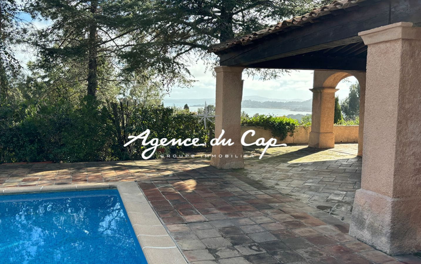 PROVENCAL VILLA 120sqm 4 ROOMS NICE SEA VIEW, WITH POOL AND GARAGE, IN LES ISSAMBRES Image 1