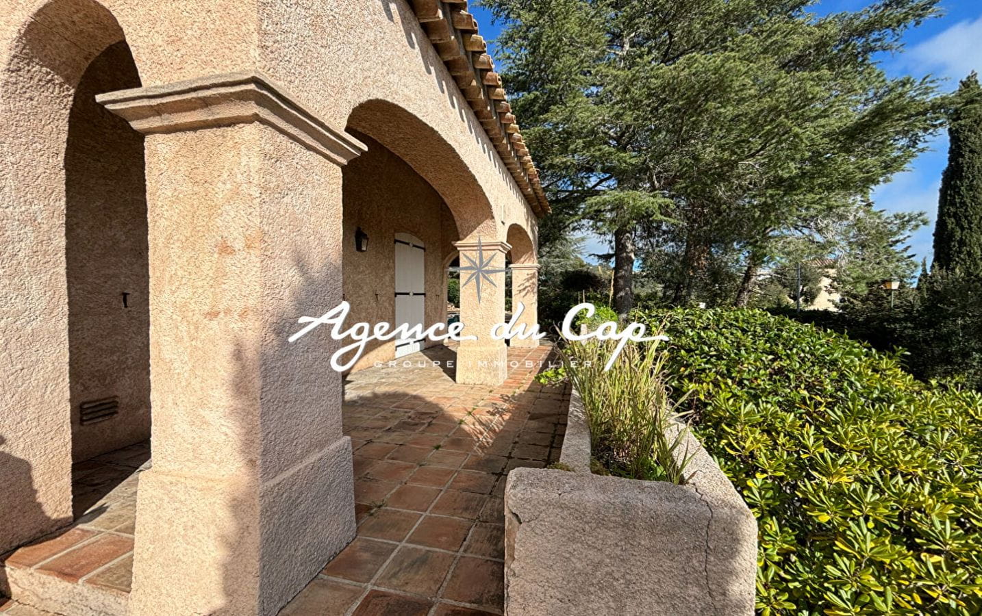 PROVENCAL VILLA 120sqm 4 ROOMS NICE SEA VIEW, WITH POOL AND GARAGE, IN LES ISSAMBRES Image 10