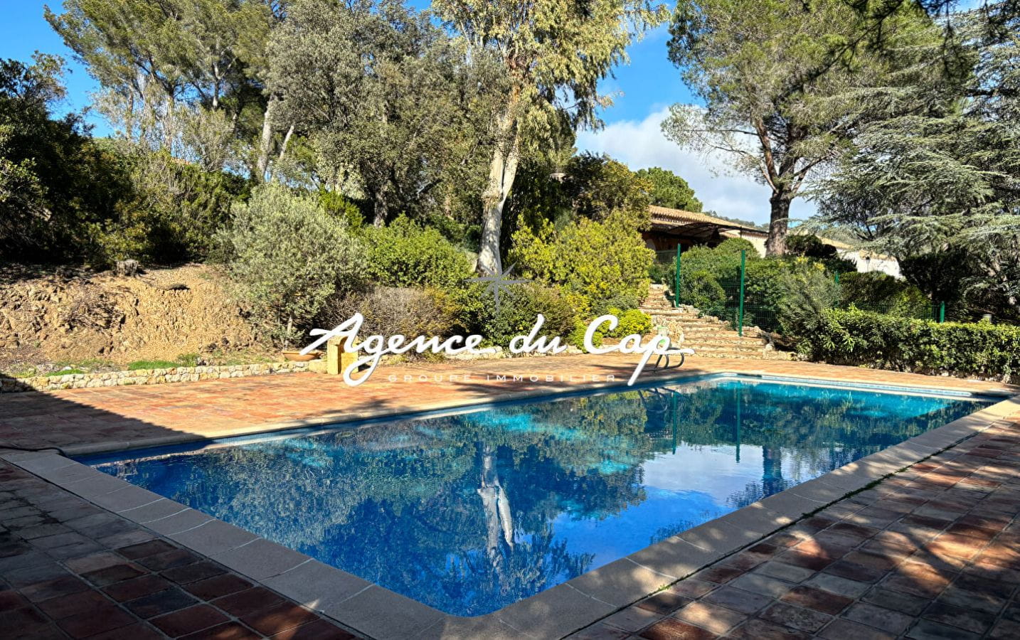 PROVENCAL VILLA 120sqm 4 ROOMS NICE SEA VIEW, WITH POOL AND GARAGE, IN LES ISSAMBRES Image 2