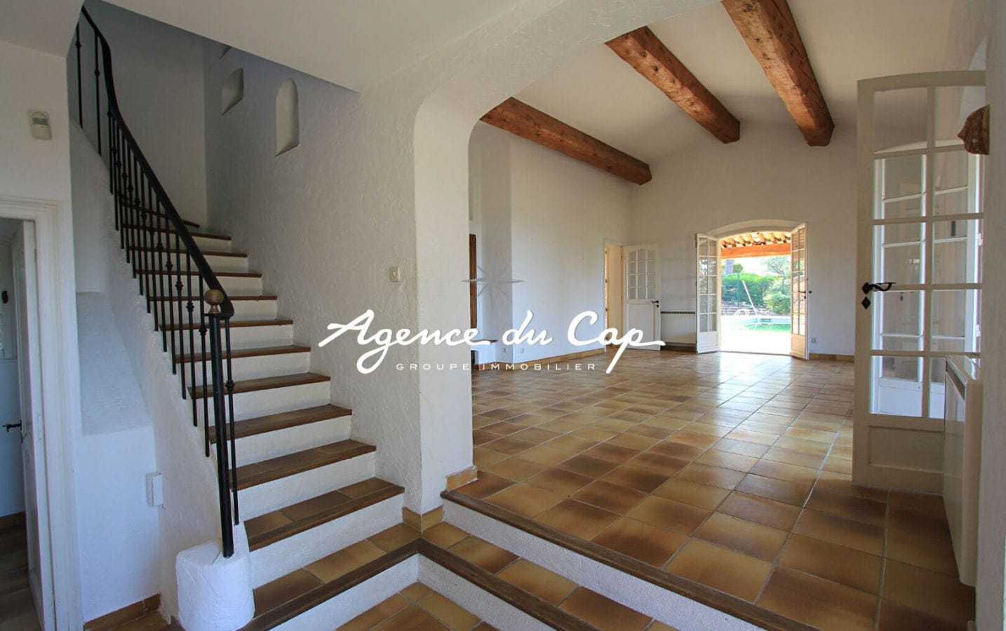 PROVENCAL VILLA 120sqm 4 ROOMS NICE SEA VIEW, WITH POOL AND GARAGE, IN LES ISSAMBRES Image 4
