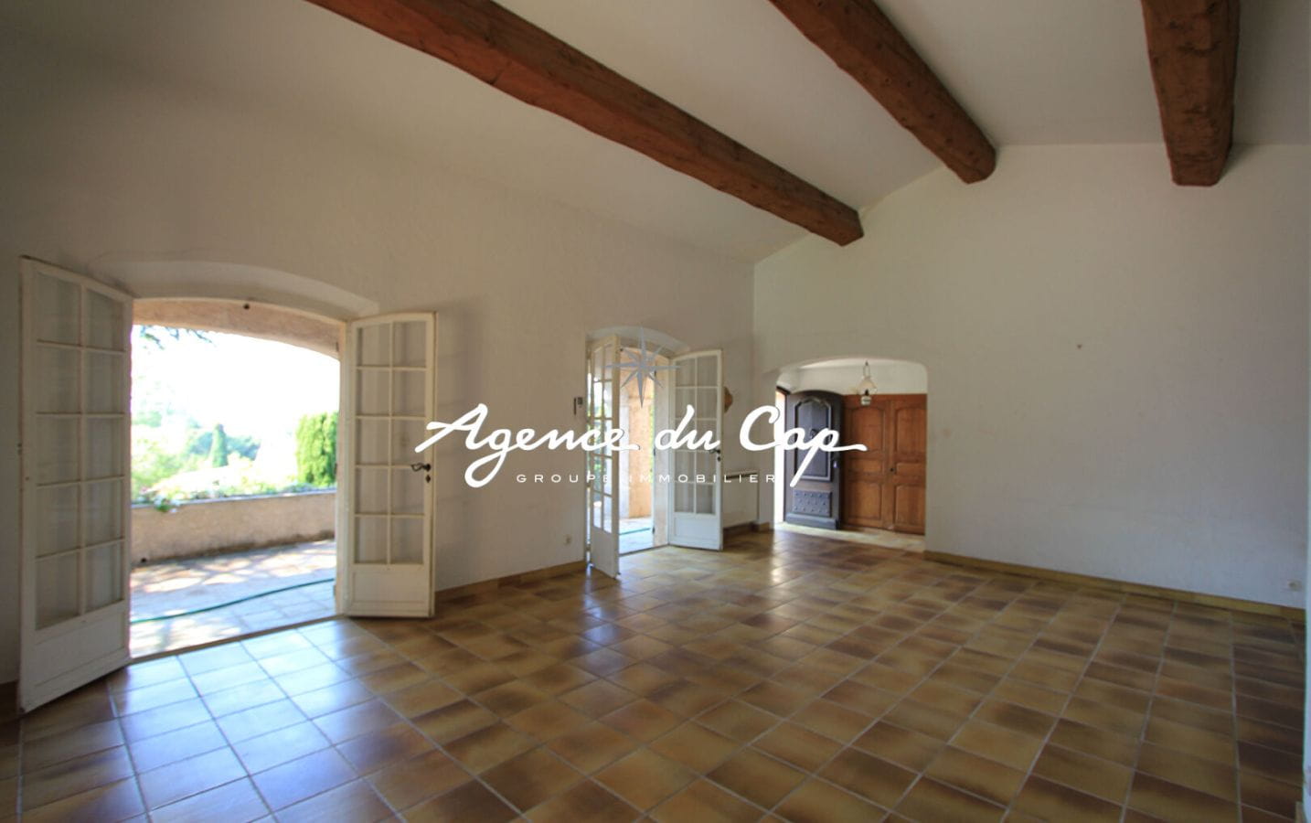 PROVENCAL VILLA 120sqm 4 ROOMS NICE SEA VIEW, WITH POOL AND GARAGE, IN LES ISSAMBRES Image 5