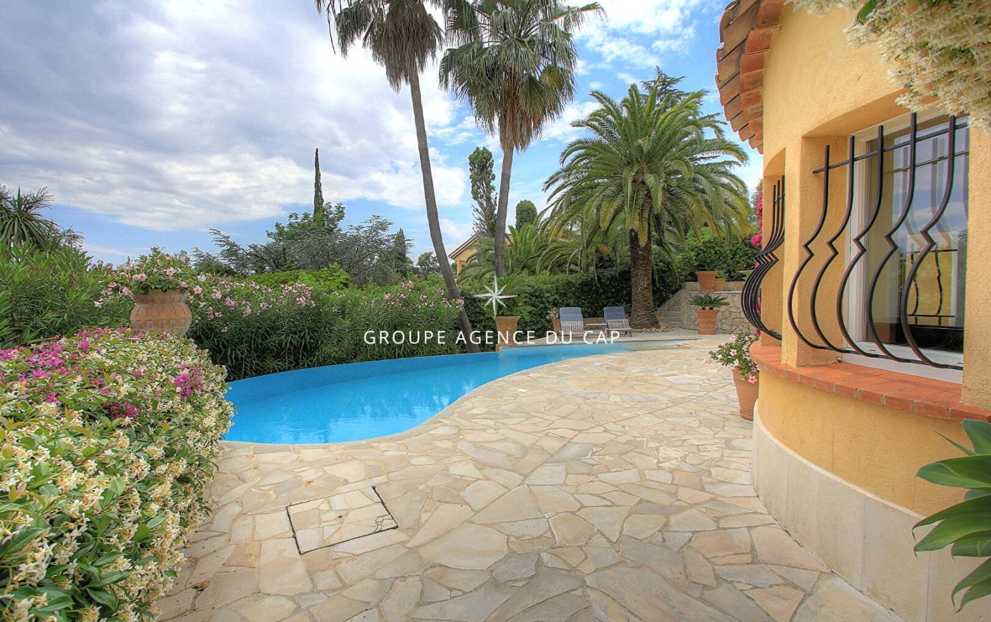 CHARMING VILLA 140sqm 4 ROOMS FLAT LAND, SWIMMING POOL AND DOUBLE GARAGE, CLOSE TO THE BEACHES OF ISSAMBRES Image 1