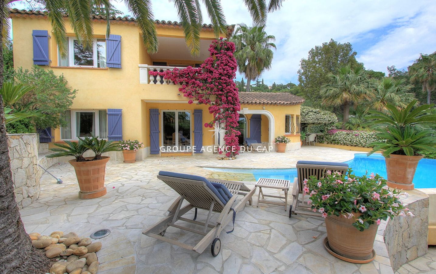 VILLA DE CHARME 140M²  4 PIÈCES TERRAIN PLAT, PISCINE ET GARAGE DOUBLE, PROCHE DES PLAGES DES ISSAMBRES Image 0