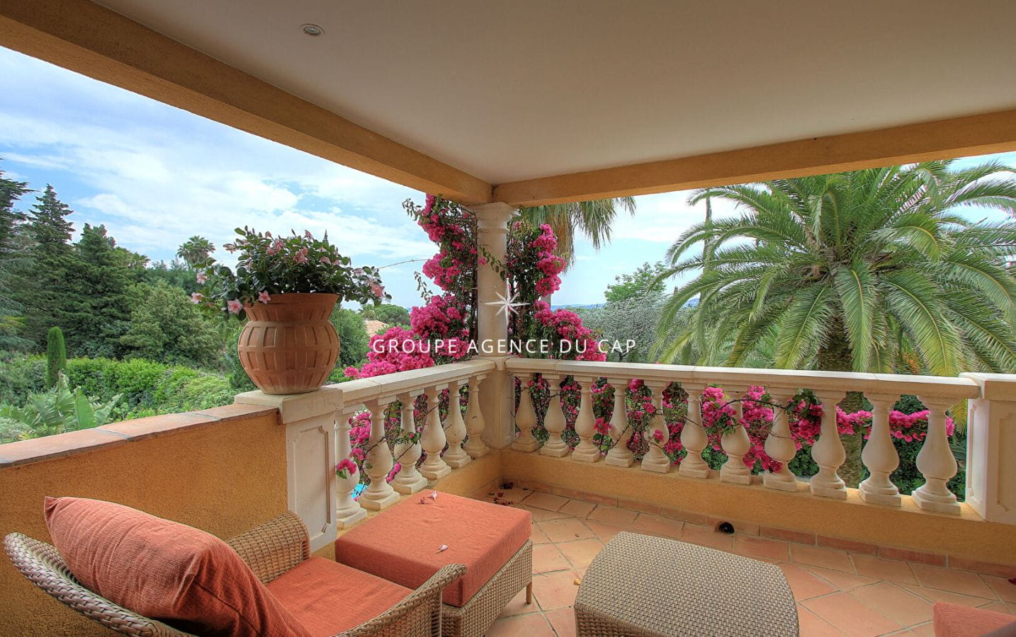 VILLA DE CHARME 140M²  4 PIÈCES TERRAIN PLAT, PISCINE ET GARAGE DOUBLE, PROCHE DES PLAGES DES ISSAMBRES Image 4