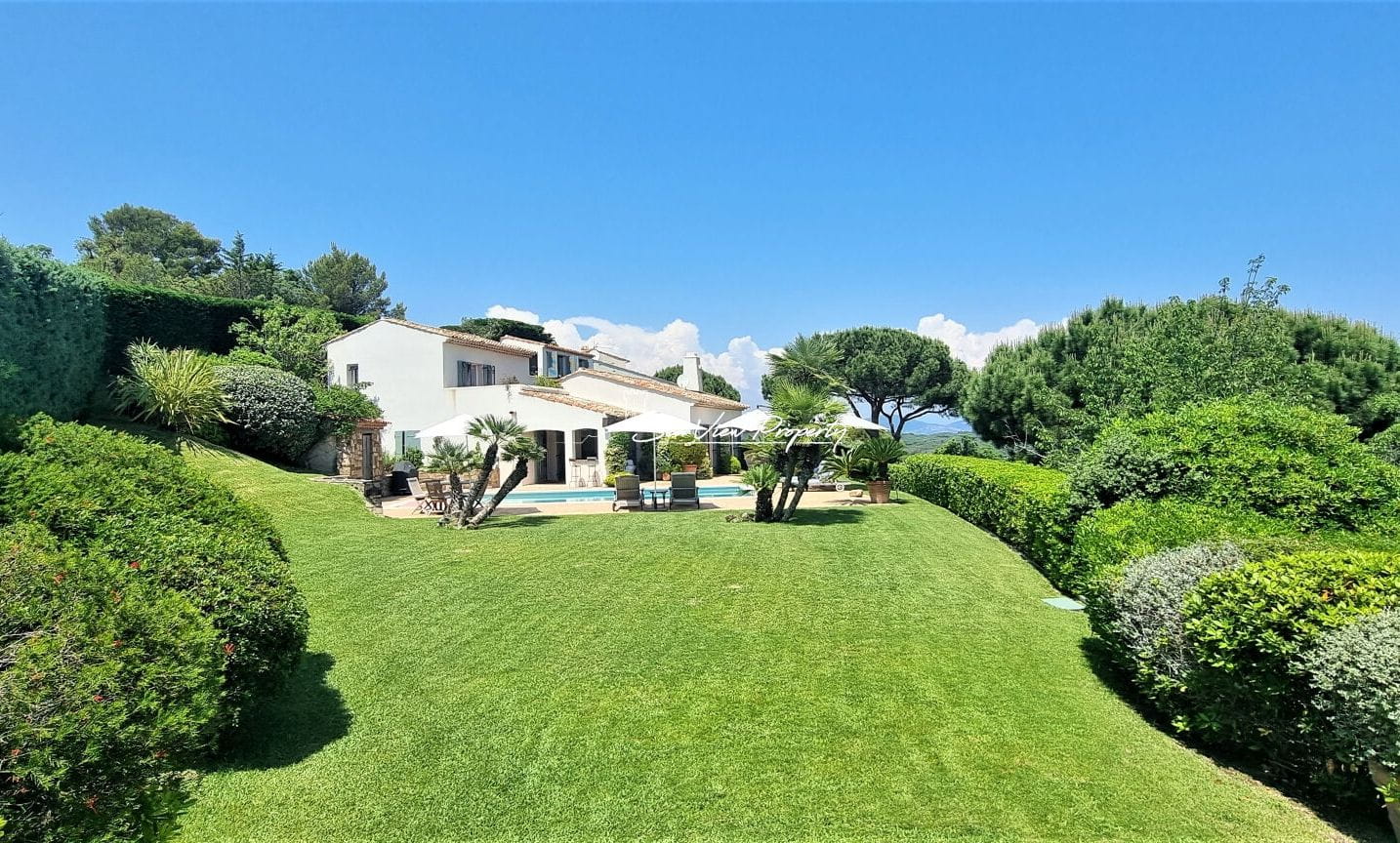 Villa Saint Tropez 6 Pièce(s) 230 M2 Vue Mer Off-market Image 0