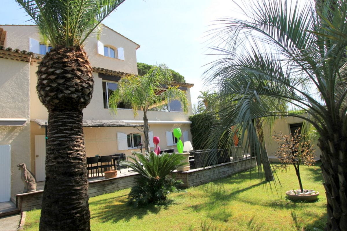 SAINTE MAXIME RESIDENTIEL A PIED DES PLAGES VUE MER Image 8