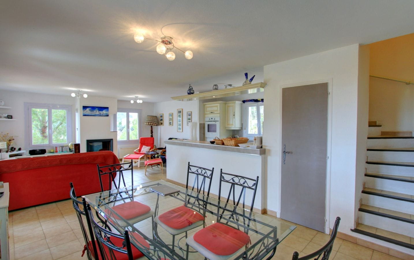 À VENDRE VILLA PROVENÇALE DE 108M², 5 PIÈCES AVEC 4 CHAMBRES, VUE MER SUR LA BAIE DE SAINT-TROPEZ, AUX ISSAMBRES Image 4