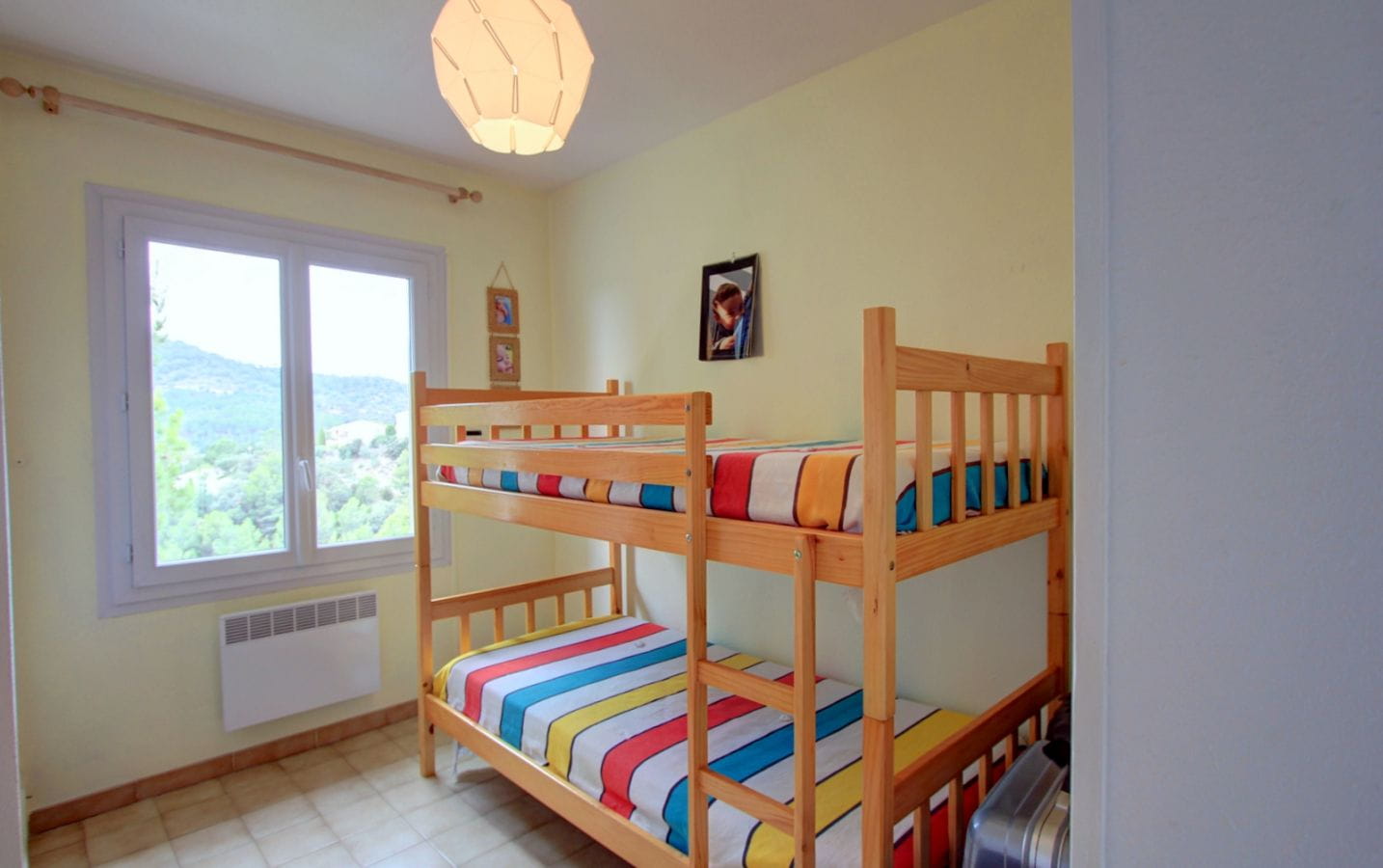 À VENDRE VILLA PROVENÇALE DE 108M², 5 PIÈCES AVEC 4 CHAMBRES, VUE MER SUR LA BAIE DE SAINT-TROPEZ, AUX ISSAMBRES Image 6