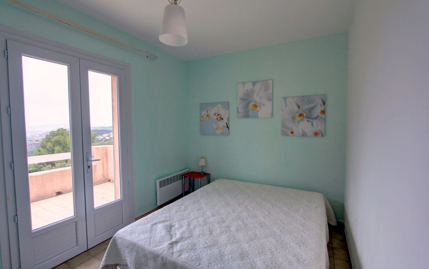 À VENDRE VILLA PROVENÇALE DE 108M², 5 PIÈCES AVEC 4 CHAMBRES, VUE MER SUR LA BAIE DE SAINT-TROPEZ, AUX ISSAMBRES Image 8