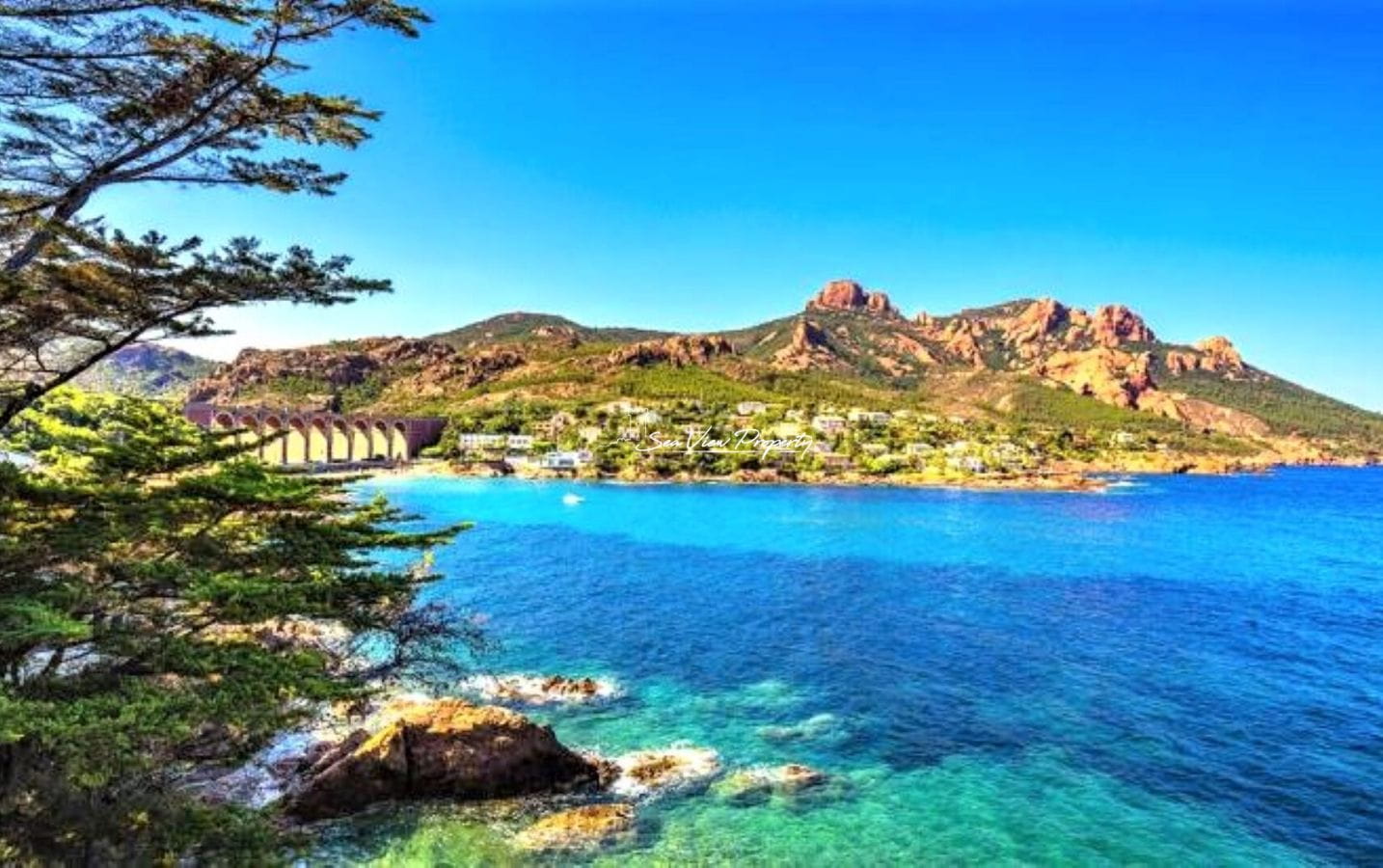 Maison De Caractère Pieds Dans L’eau Saint Raphael  Off Market Image 0