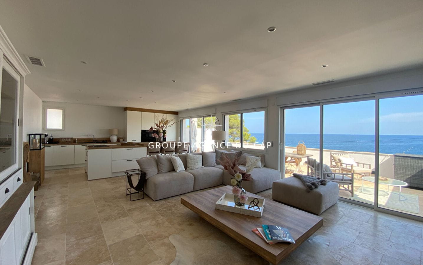 ROOFTOP APARTMENT T3 OF 100sqm COMPRISING 2 BEDROOMS WITH A BEAUTIFUL SEA VIEW, IN LES ISSAMBRES Image 1