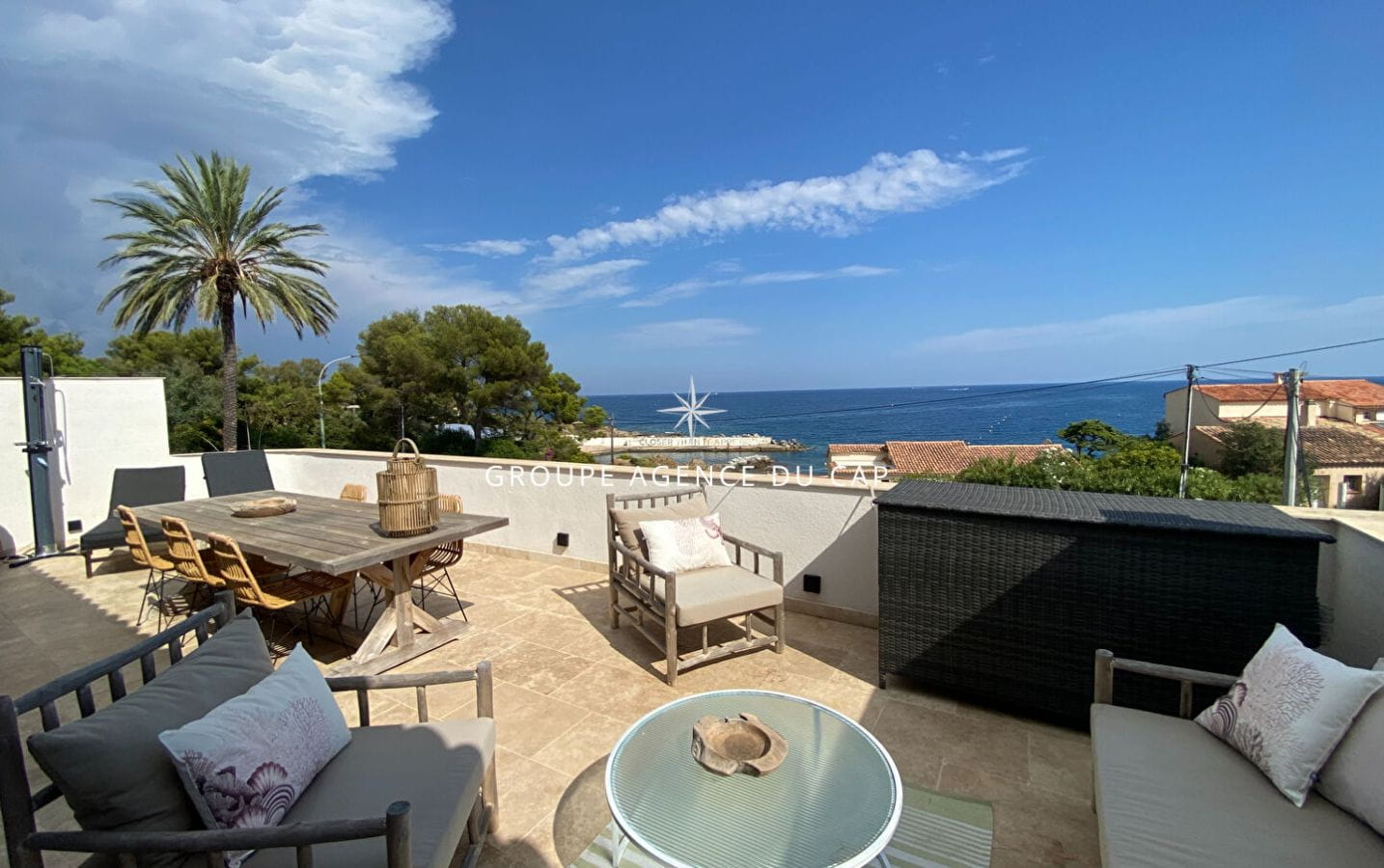 ROOFTOP APARTMENT T3 OF 100sqm COMPRISING 2 BEDROOMS WITH A BEAUTIFUL SEA VIEW, IN LES ISSAMBRES Image 0