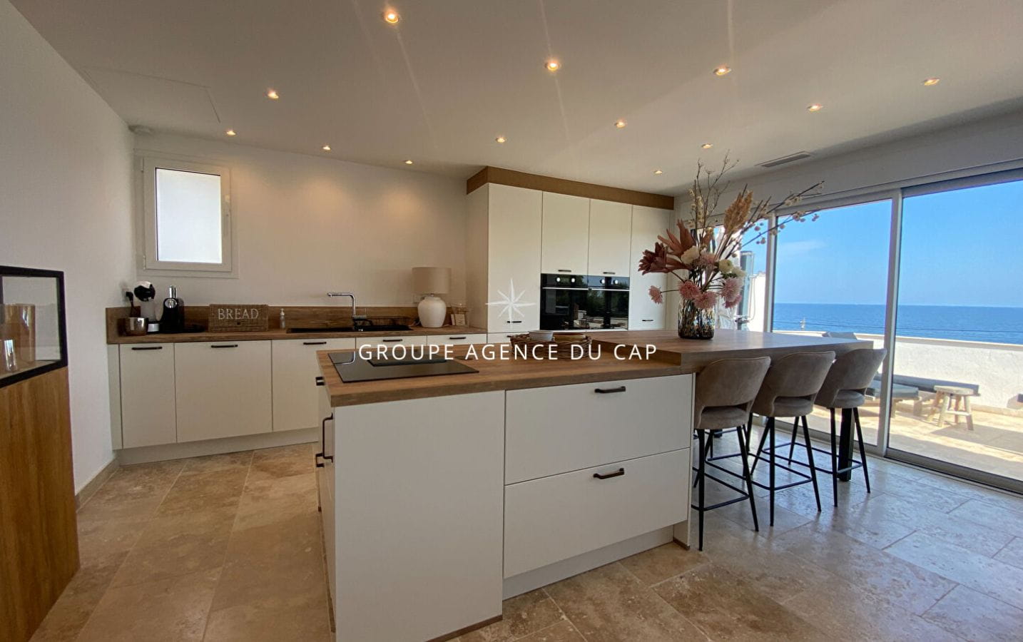 ROOFTOP APARTMENT T3 OF 100sqm COMPRISING 2 BEDROOMS WITH A BEAUTIFUL SEA VIEW, IN LES ISSAMBRES Image 2