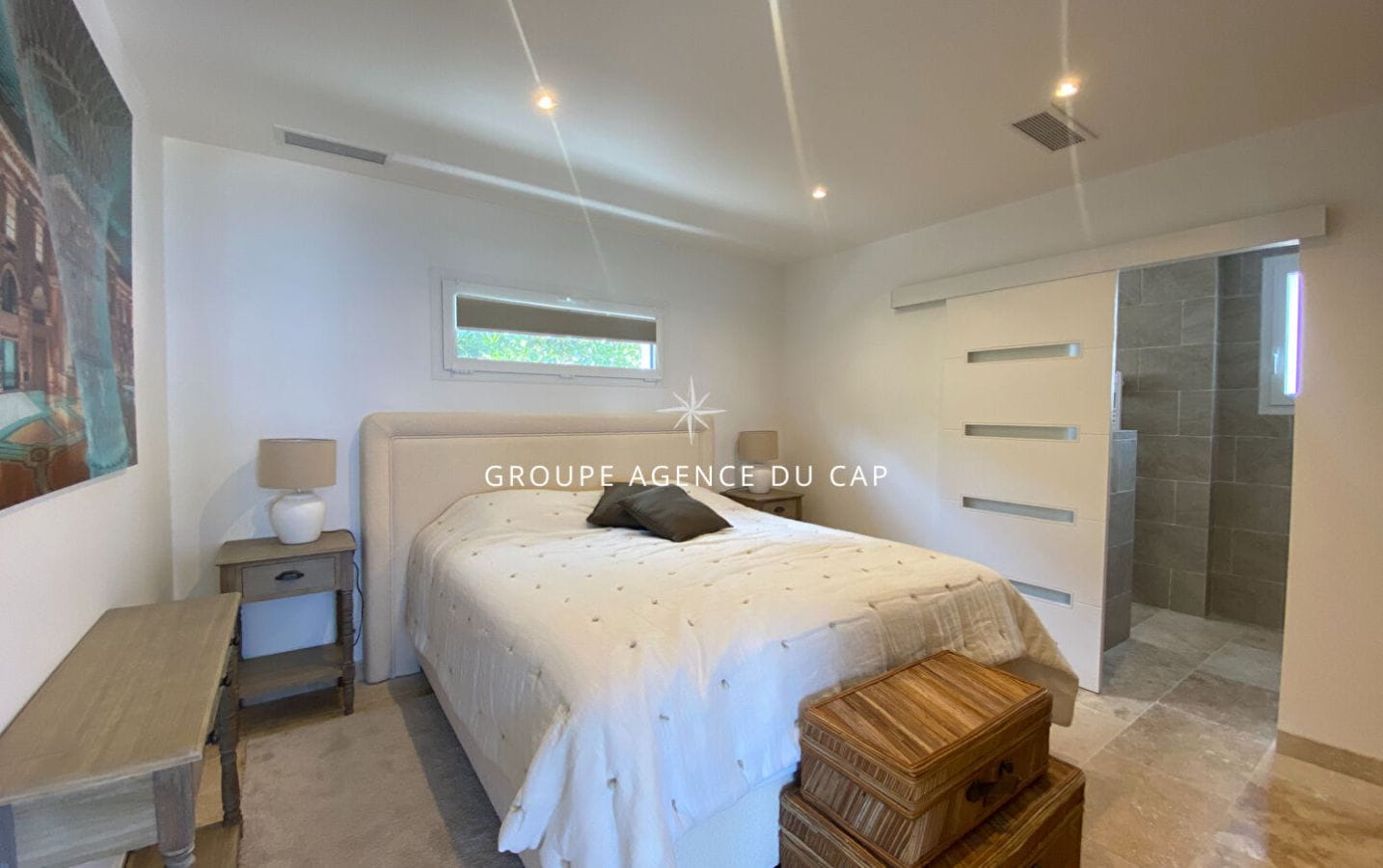 ROOFTOP APARTMENT T3 OF 100sqm COMPRISING 2 BEDROOMS WITH A BEAUTIFUL SEA VIEW, IN LES ISSAMBRES Image 5