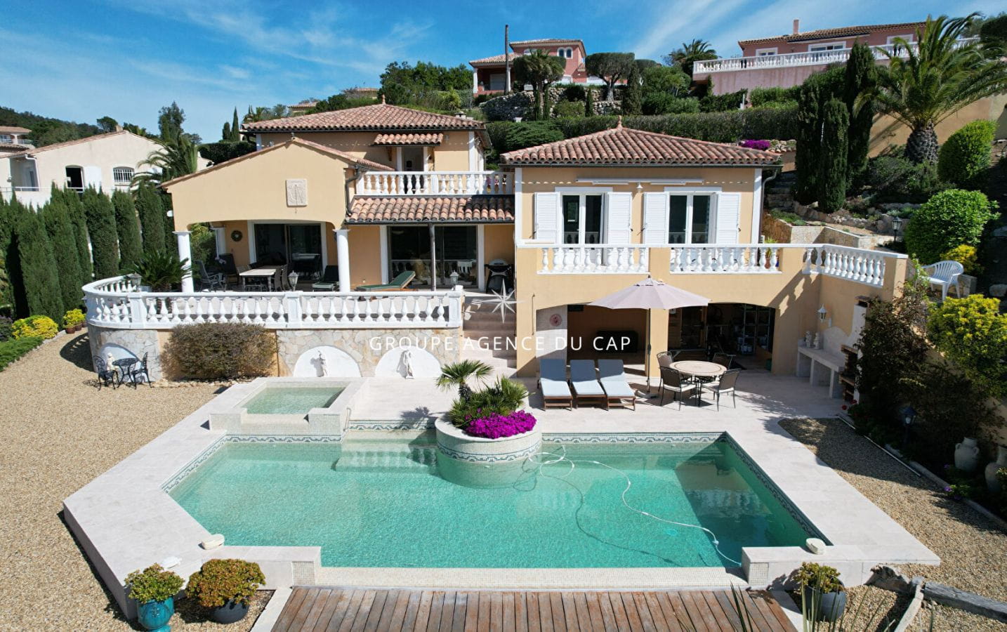 SEA VIEW VILLA 177sqm 7 ROOMS WITH 4 BEDROOMS, SWIMMING POOL GARAGE AND CAR PORT, IN LES ISSAMBRES Image 0