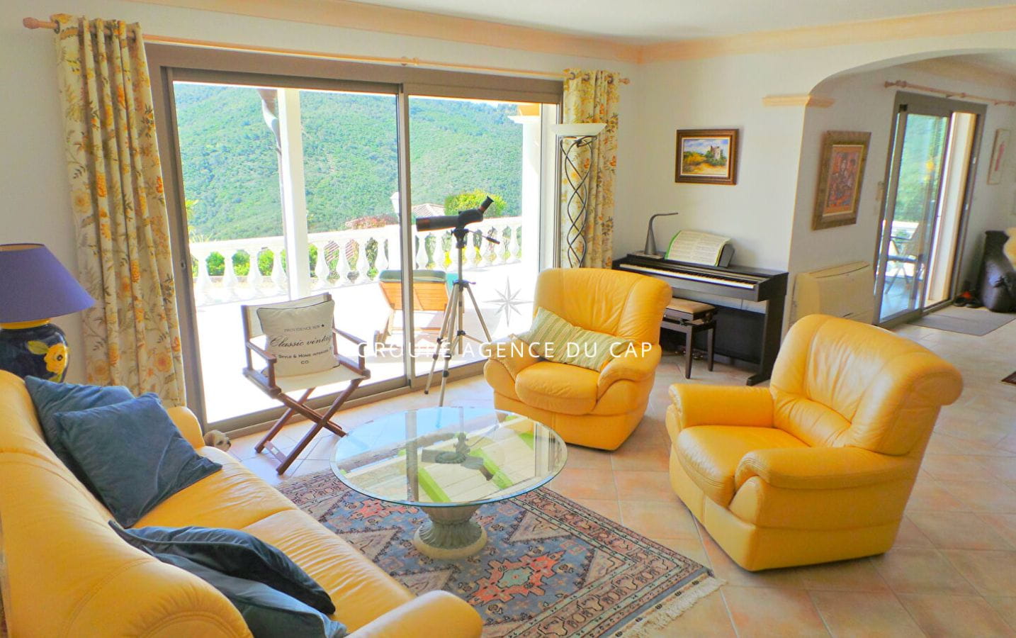 SEA VIEW VILLA 177sqm 7 ROOMS WITH 4 BEDROOMS, SWIMMING POOL GARAGE AND CAR PORT, IN LES ISSAMBRES Image 6