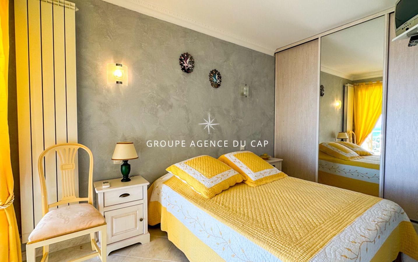 Villa vue mer avecT2 indépendant plus un  terrain de 2094 m² à l&rsquo;arrière, constructible aux Issambres Image 12