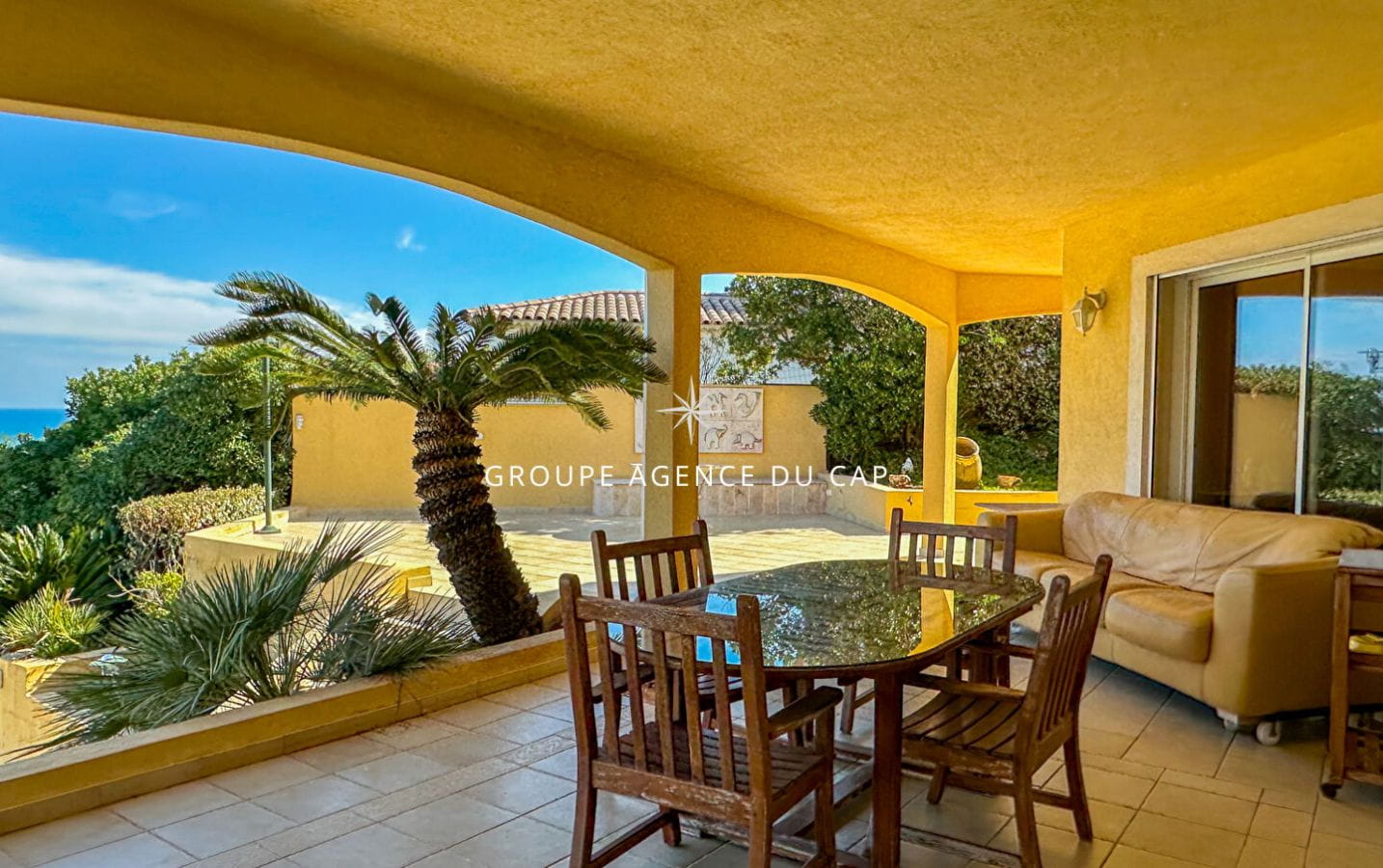 Villa vue mer avecT2 indépendant plus un  terrain de 2094 m² à l&rsquo;arrière, constructible aux Issambres Image 13