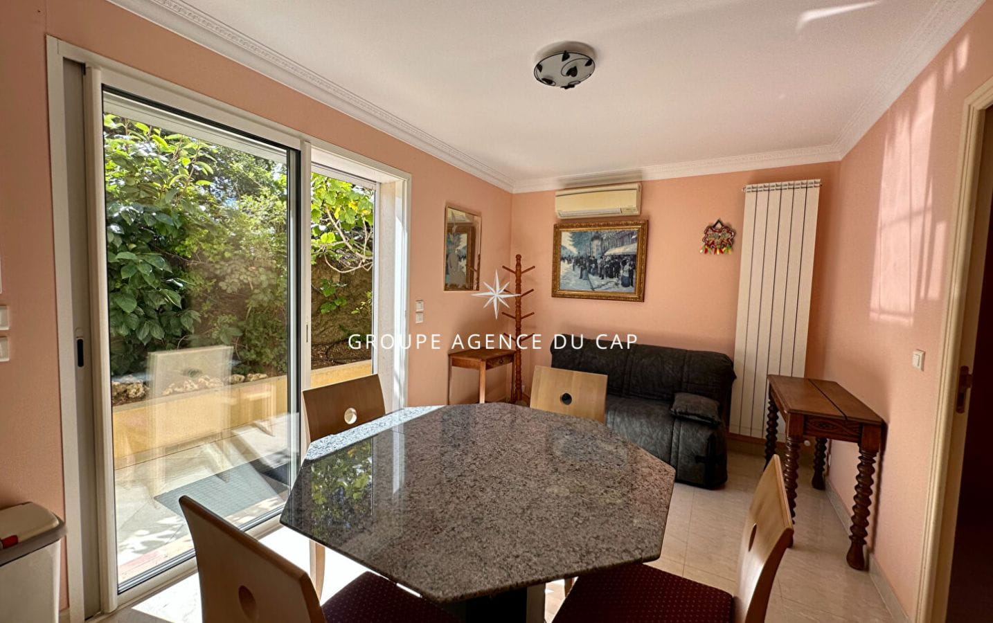 Villa vue mer avecT2 indépendant plus un  terrain de 2094 m² à l&rsquo;arrière, constructible aux Issambres Image 15