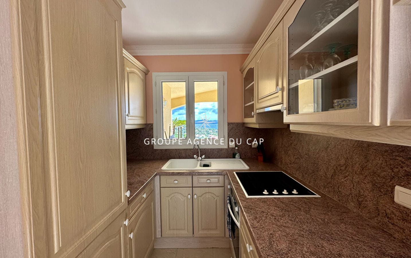 Villa vue mer avecT2 indépendant plus un  terrain de 2094 m² à l&rsquo;arrière, constructible aux Issambres Image 16