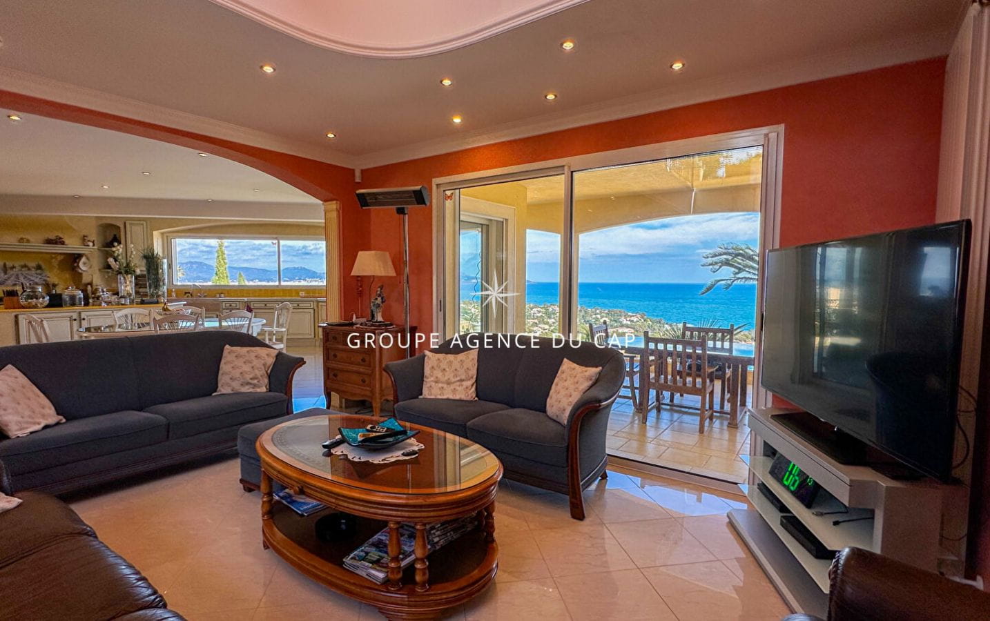 Villa vue mer avecT2 indépendant plus un  terrain de 2094 m² à l&rsquo;arrière, constructible aux Issambres Image 7