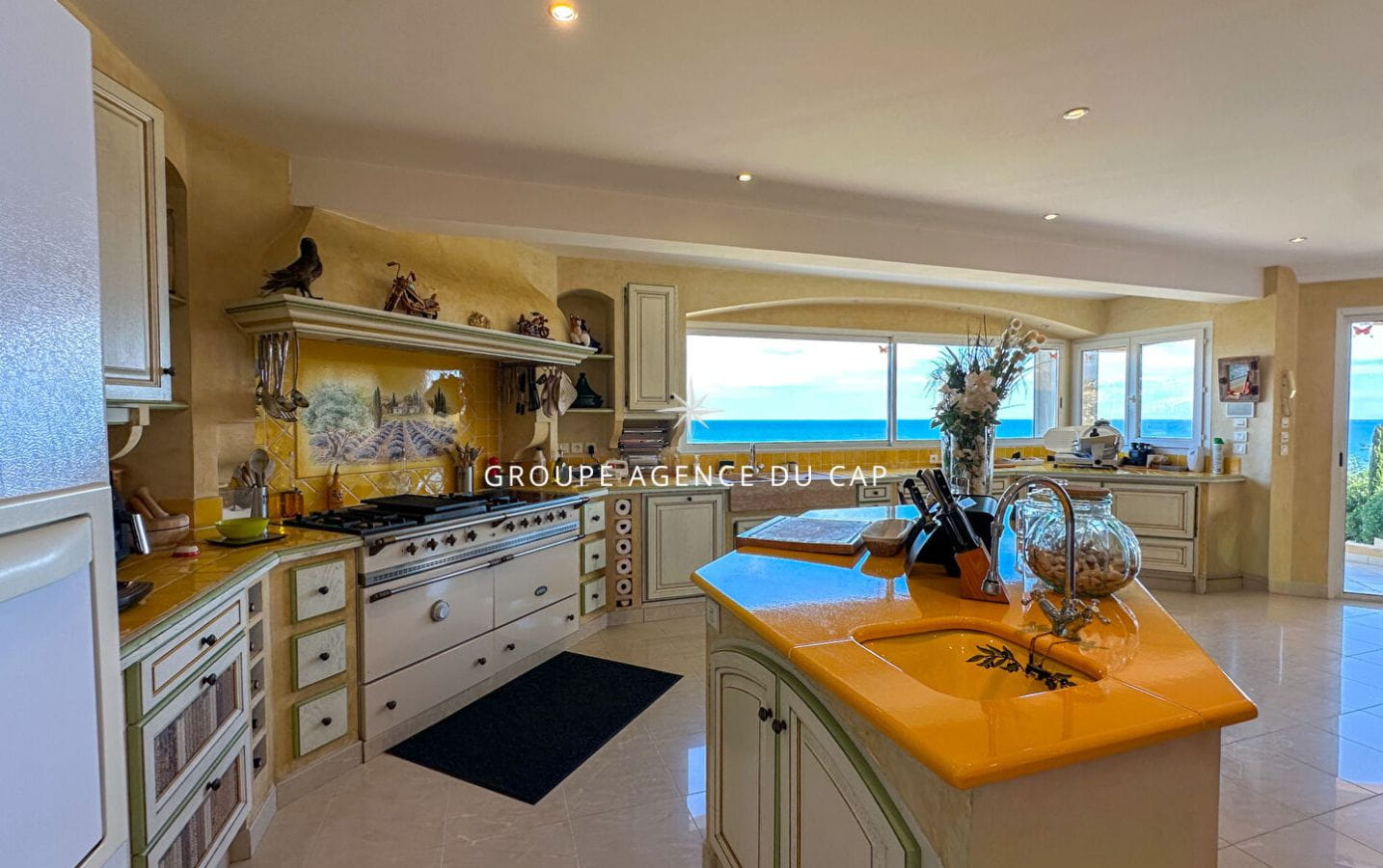 Villa vue mer + T2 indépendant avec terrain de 2094 m² à l&rsquo;arrière, constructible aux Issambres Image 3