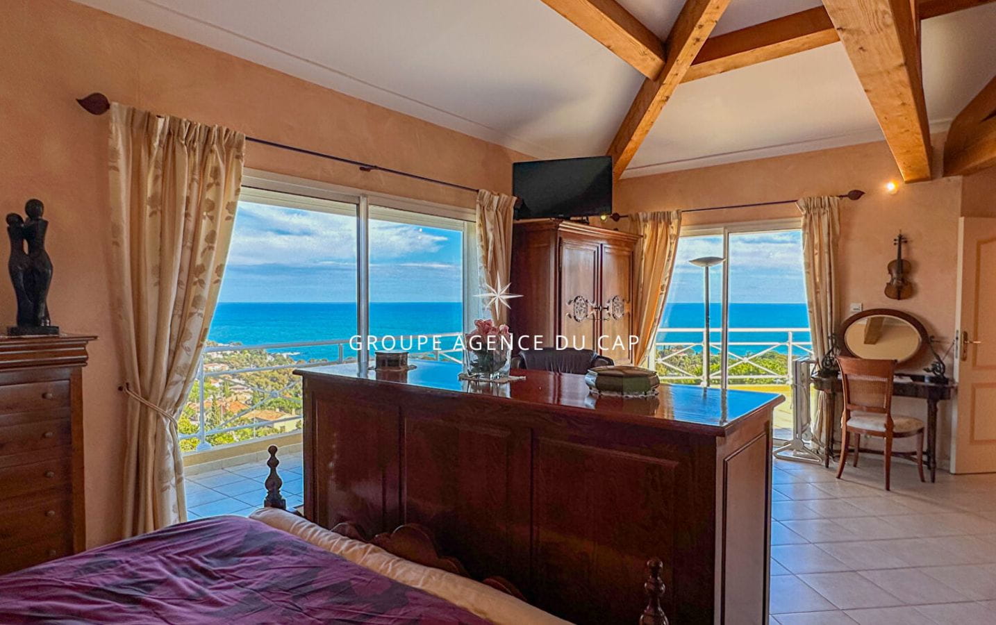 Villa vue mer + T2 indépendant avec terrain de 2094 m² à l&rsquo;arrière, constructible aux Issambres Image 7