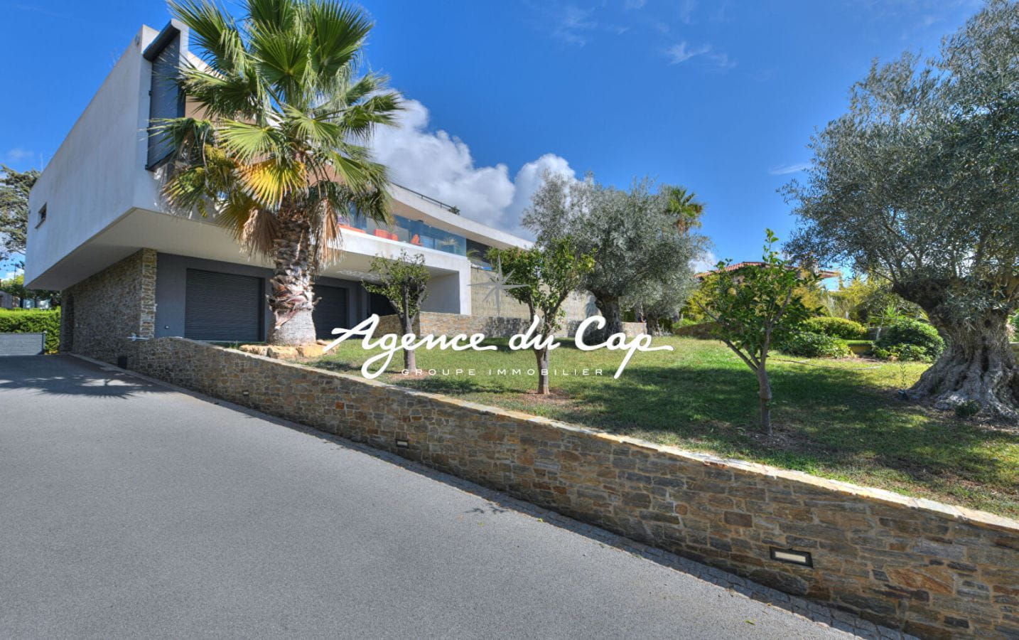 VILLA VUE MER ST RAPHAEL – 5 pièce(s) – 260 m2 Image 2