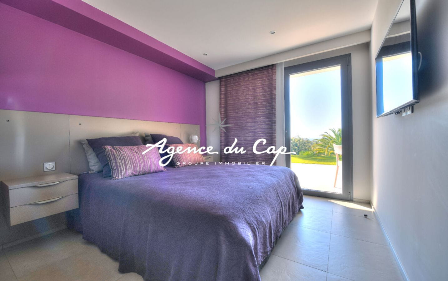 VILLA CONTEMPORAINE DOMINANTE 8 PIECES PISCINE GARAGE ET VUE MER PANORAMIQUE A SAINT RAPHAEL Image 12