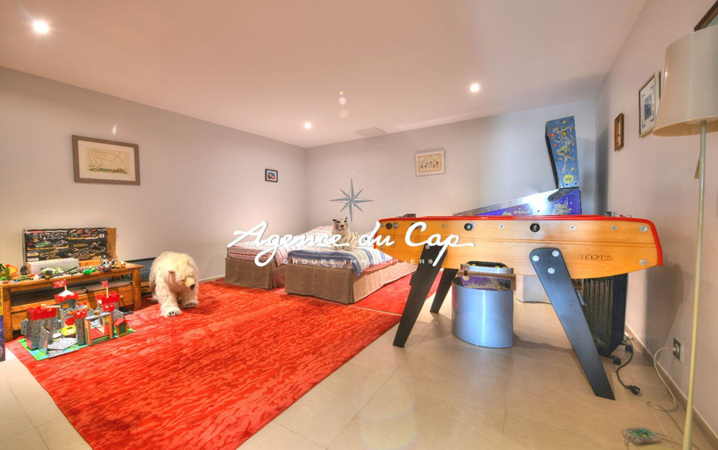 VILLA CONTEMPORAINE DOMINANTE 8 PIECES PISCINE GARAGE ET VUE MER PANORAMIQUE A SAINT RAPHAEL Image 13