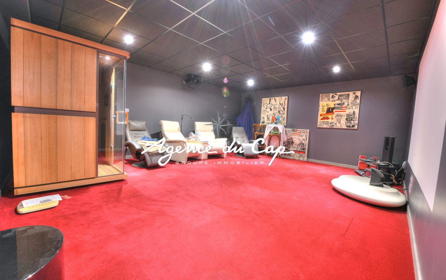 VILLA CONTEMPORAINE DOMINANTE 8 PIECES PISCINE GARAGE ET VUE MER PANORAMIQUE A SAINT RAPHAEL Image 14